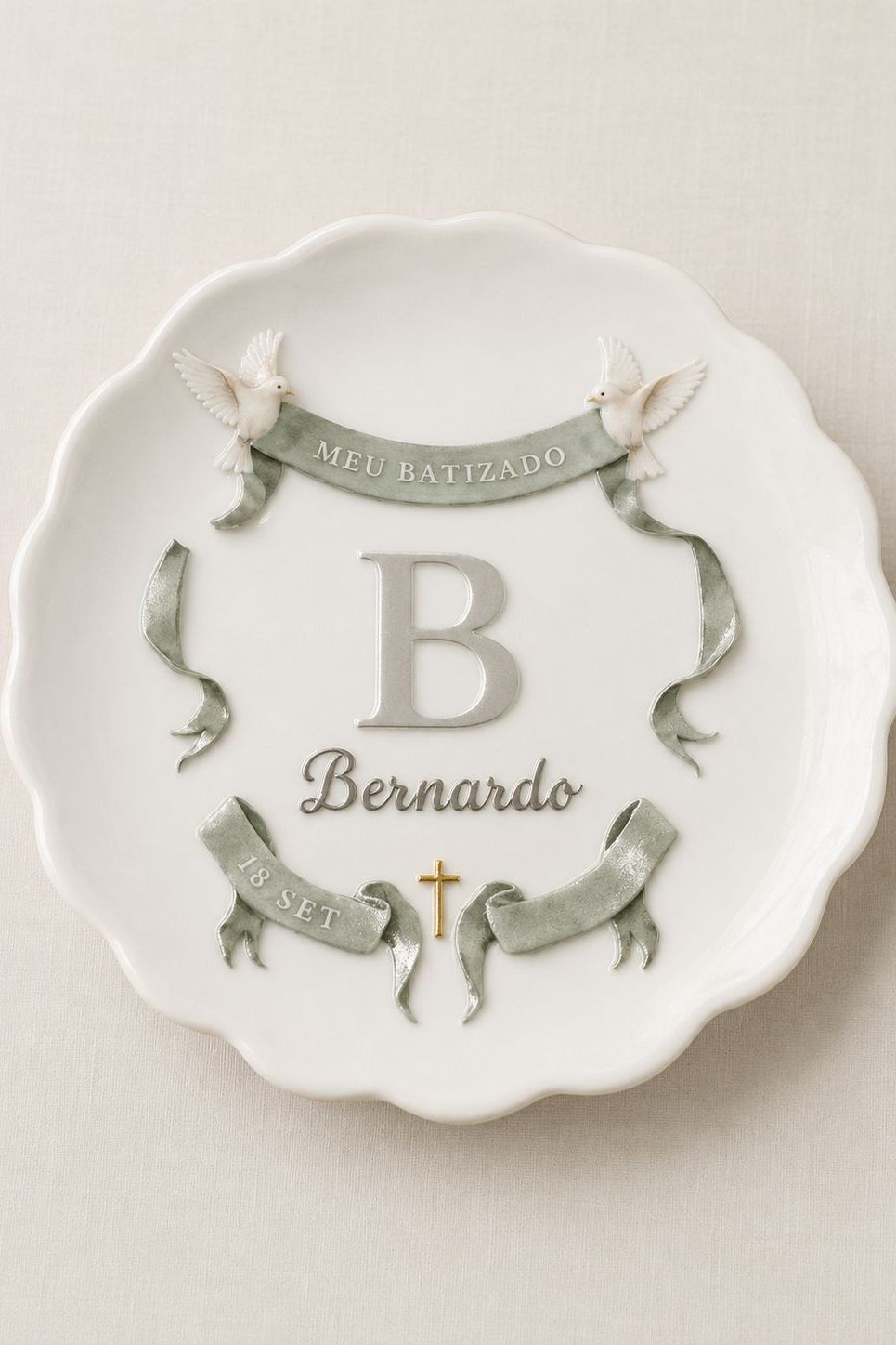 Prato de porcelana pintado à mão para o batizado de Bernardo